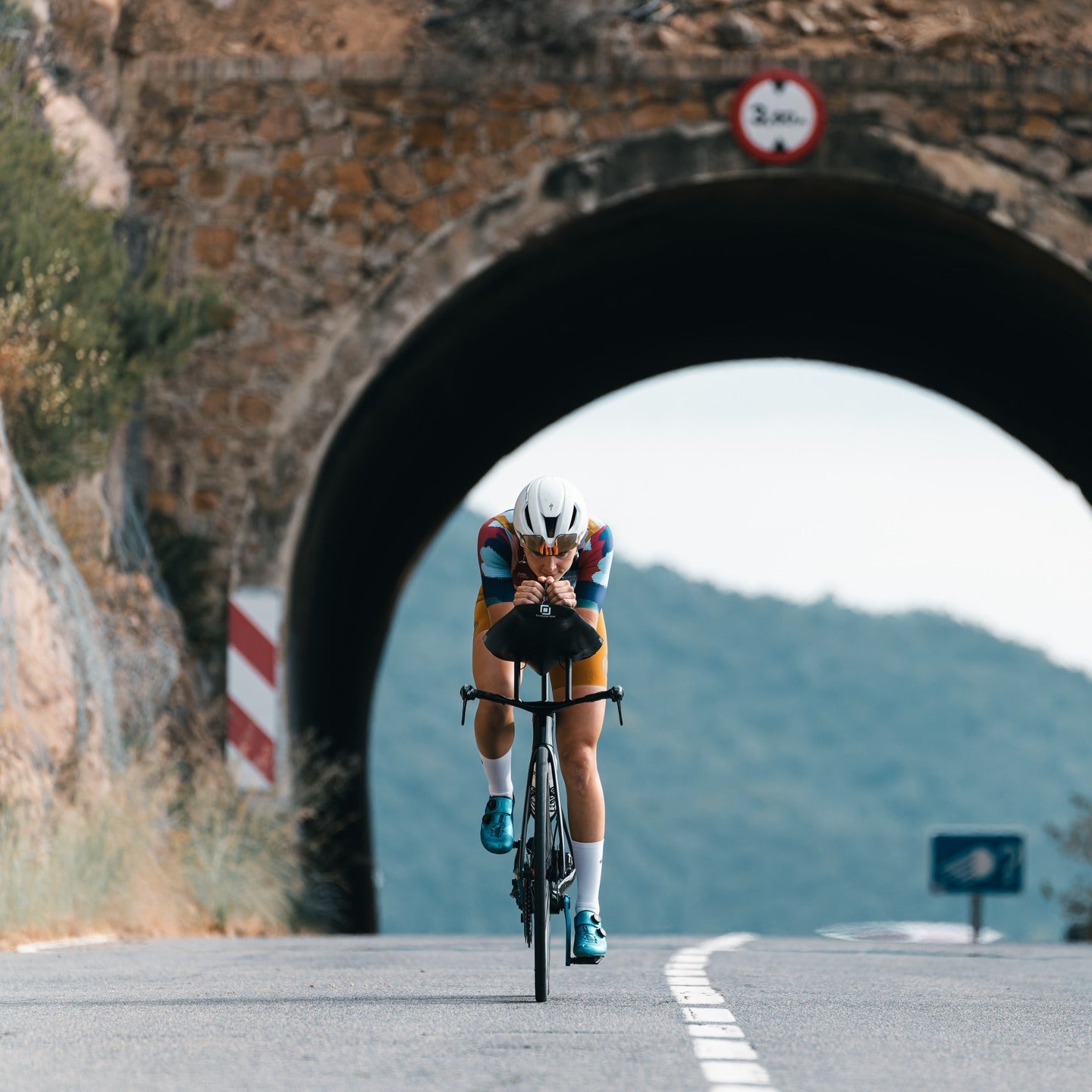 ¿Bici de Contrarreloj o Carretera con Acoples? Cómo Decidir sin Tirar el Dinero