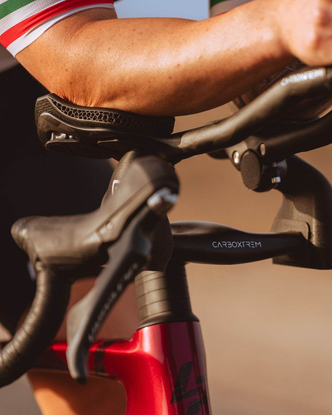 Neck Pain When Cycling: Why the Cause Is Usually in Your Arms (and What to Adjust First)